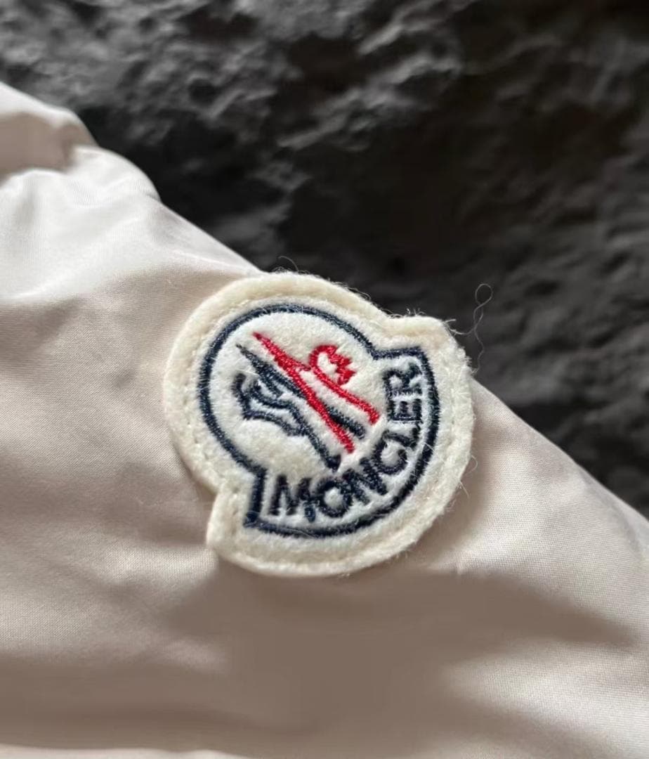 MONCLER フード付きダウンジャケット ホワイト