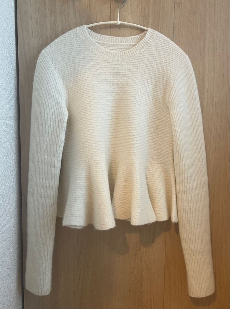 anuans アニュアンス　ペプラムショートニットトップス