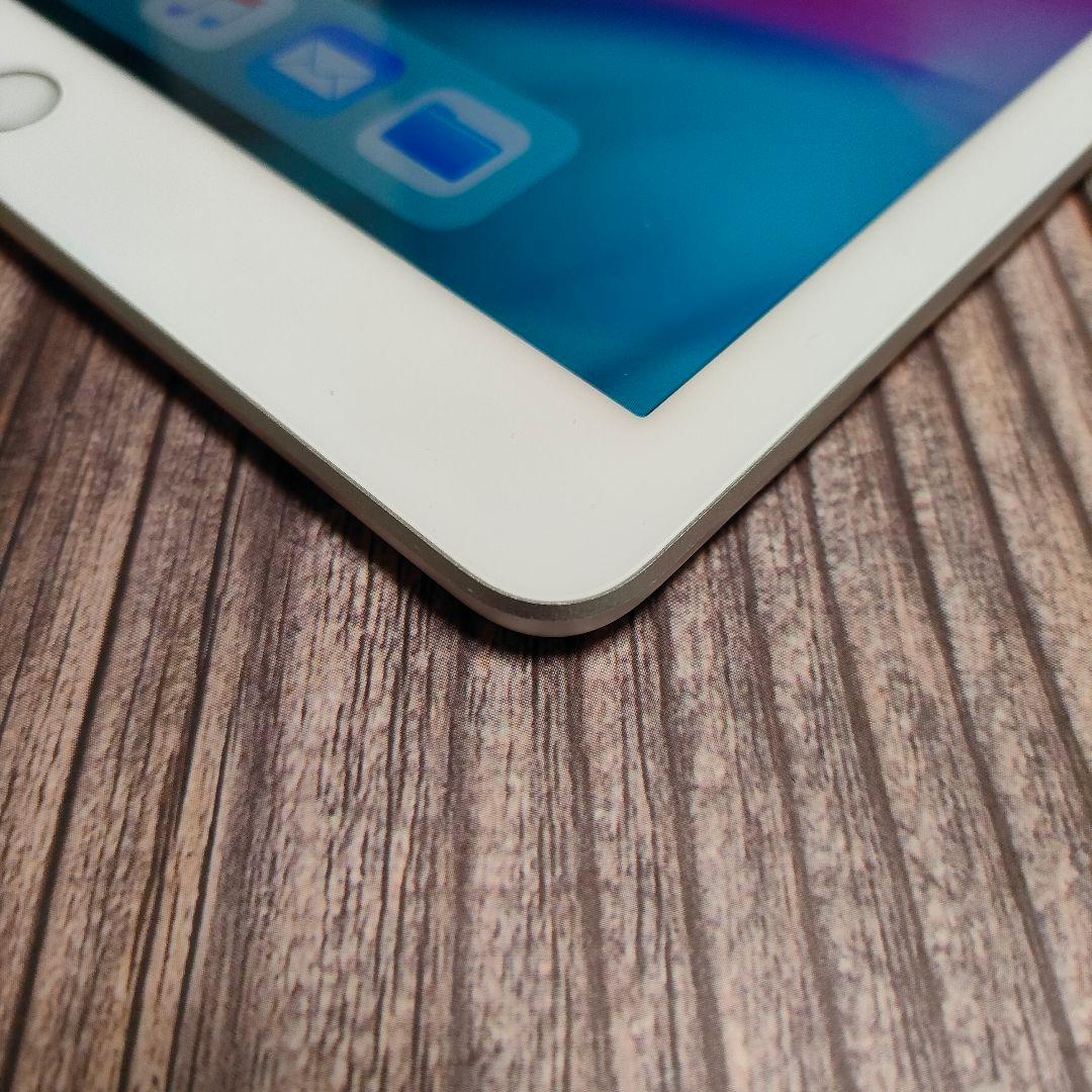 apple iPad 第6世代 32GB SIMフリー シルバー 美品