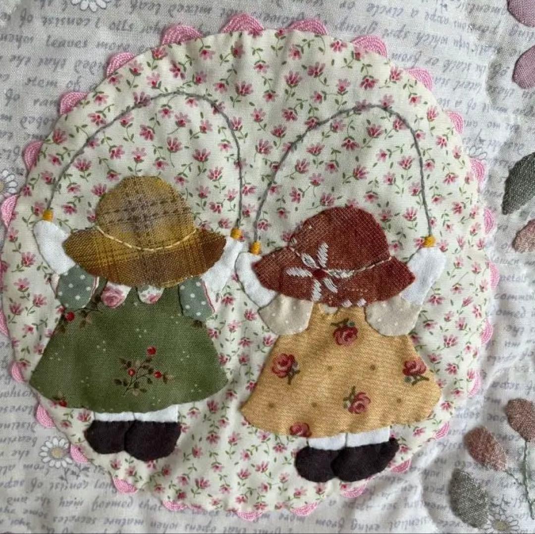 ★スーちゃんとお花のタペストリー★ハンドメイド・パッチワーク