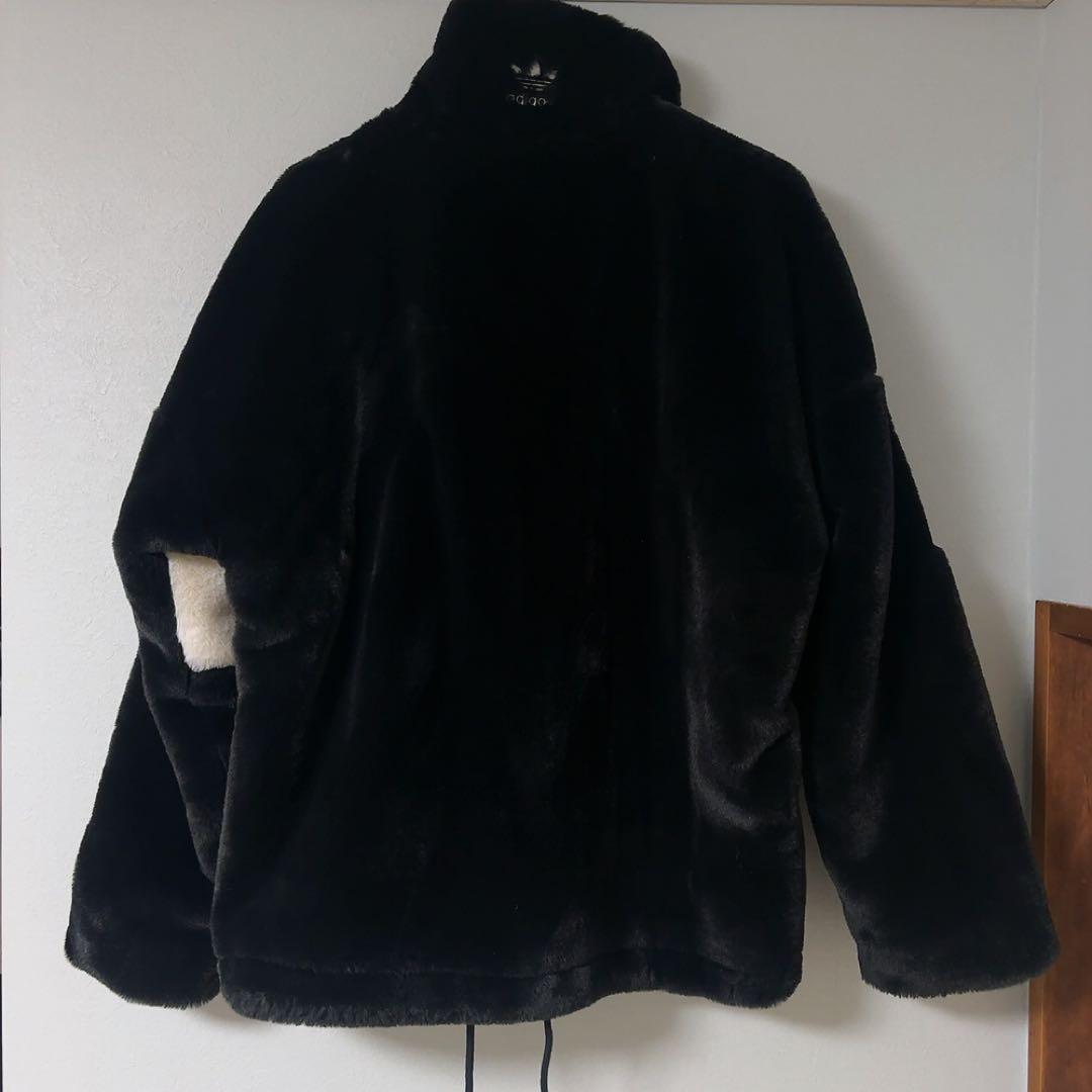 adidas フェイクファージャケット