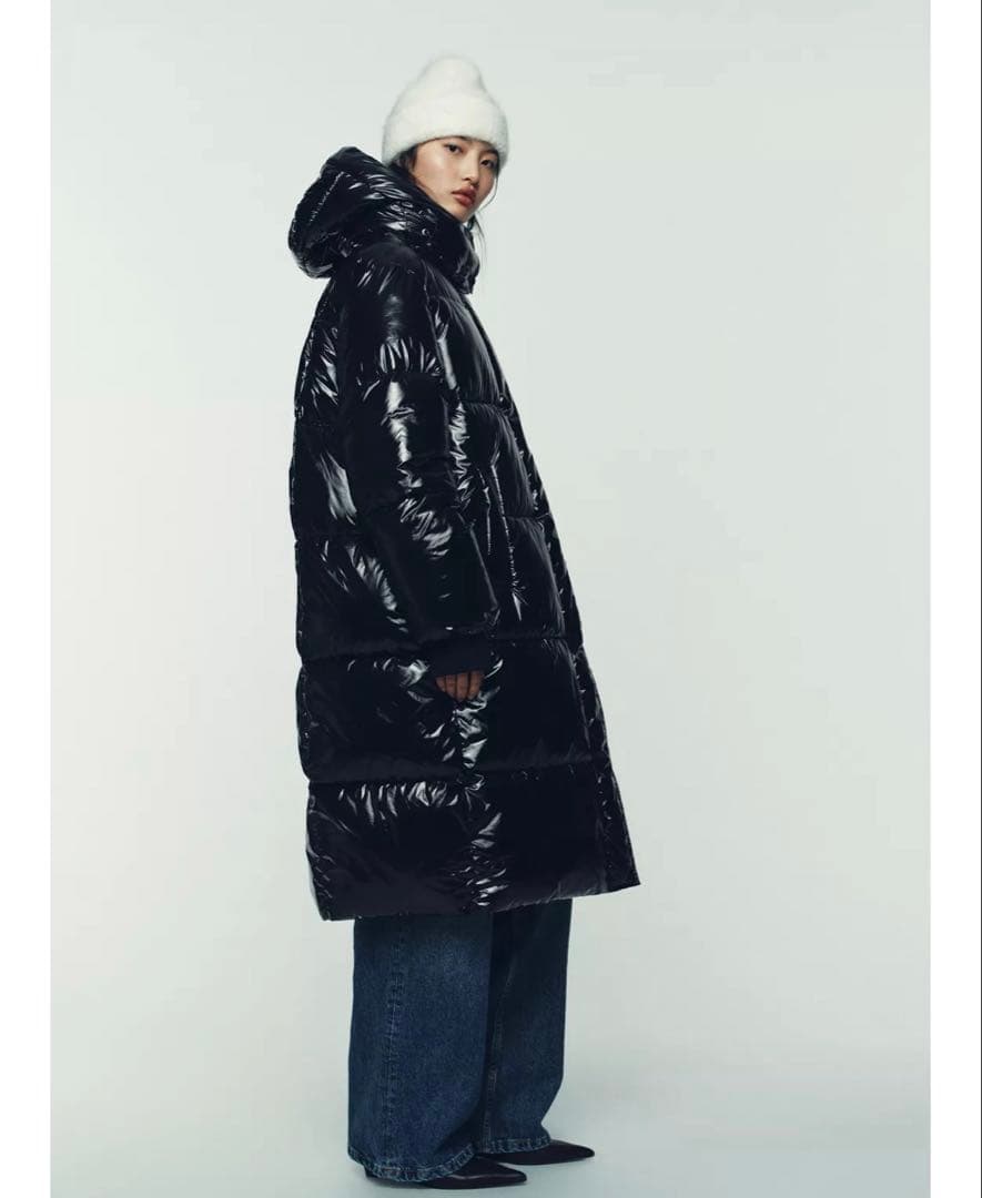 タグ付き新品★ZARAのシャイニーロングアノラック★Lサイズ★ブラック色