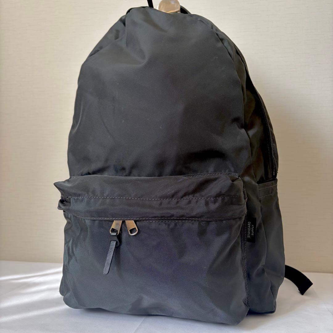 スタンダードサプライ ララビギン　デイリーデイパック　チャコールグレー