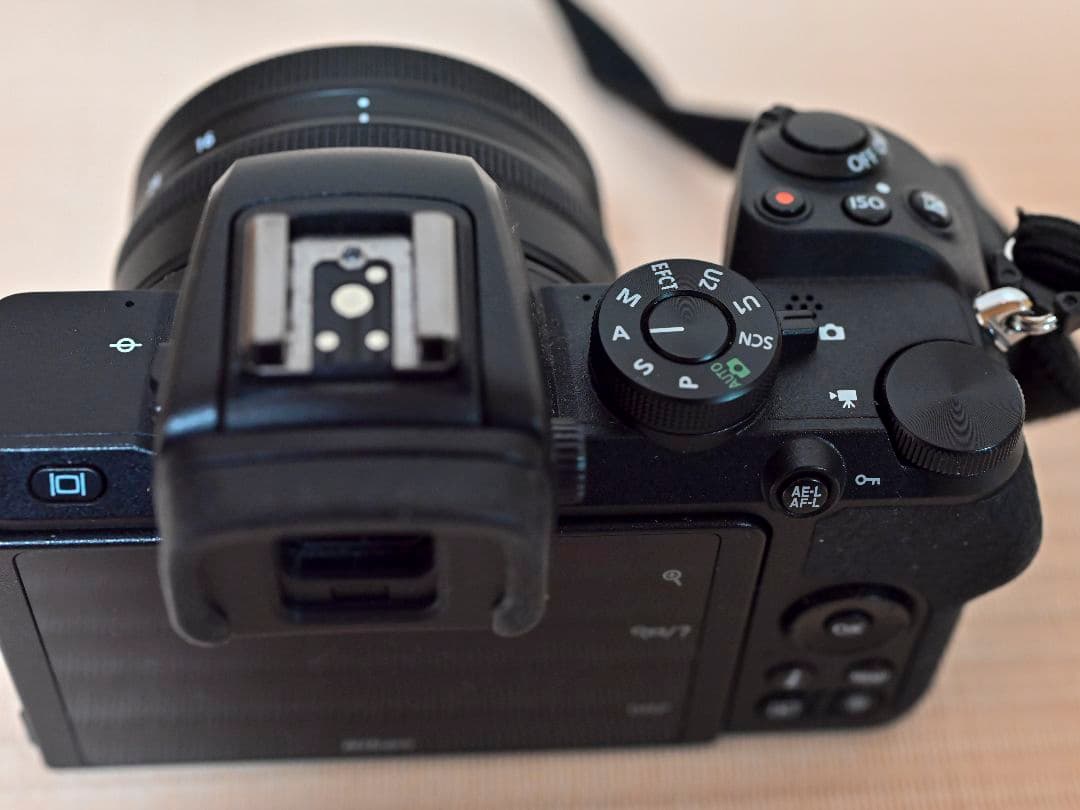 Nikon Z50 ミラーレス一眼カメラ 本体と16-50mmレンズ