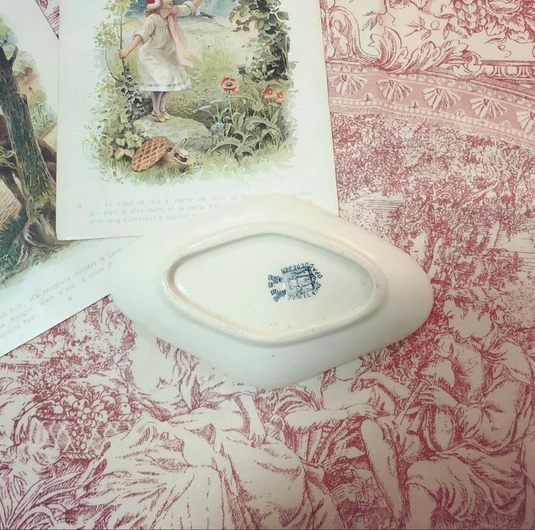 フランスアンティーク　おままごと食器　赤ずきん　青　ひし形プレート　菱形皿