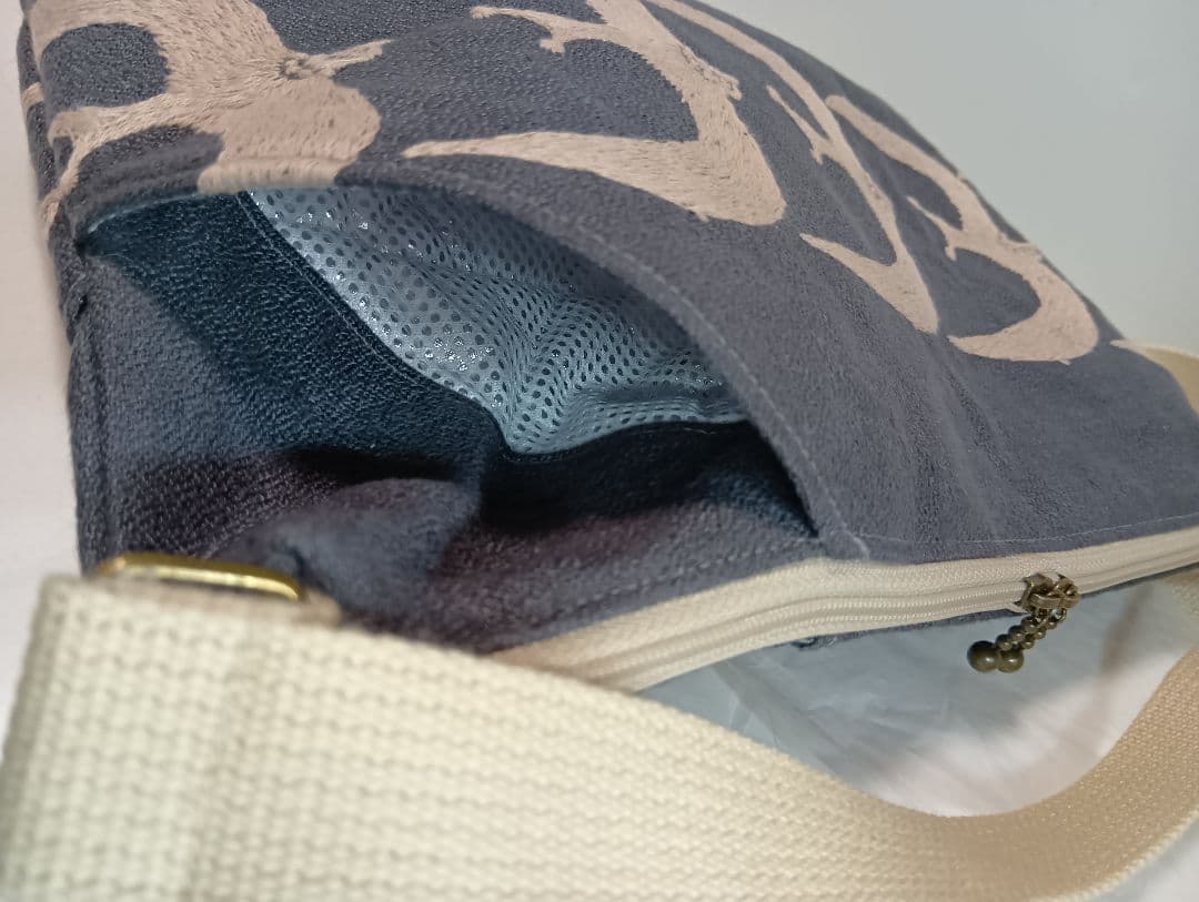 保温保冷ポケット付き♪ボディーバック　両面２ポケット付き♪ミナペルホネン　go!