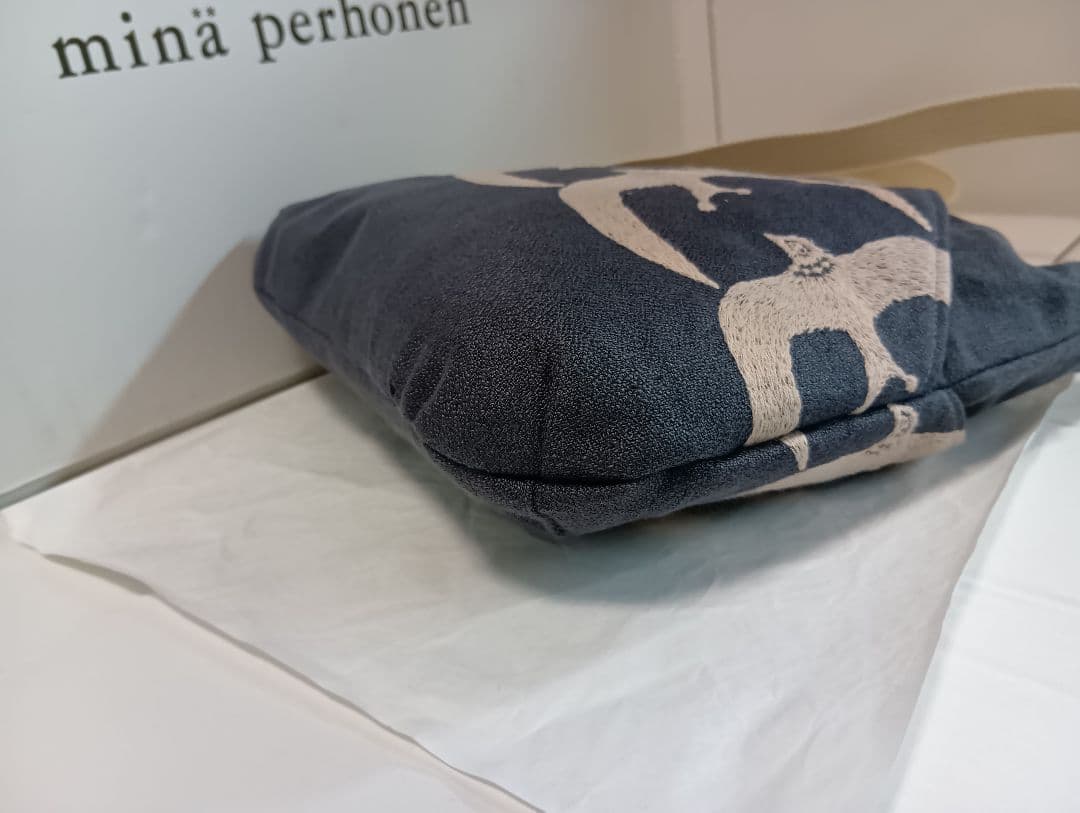 保温保冷ポケット付き♪ボディーバック　両面２ポケット付き♪ミナペルホネン　go!