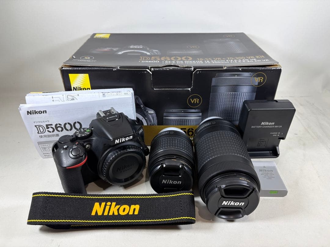 ニコン Nikon D5600 ダブルズームキット デジタル 一眼レフカメラ