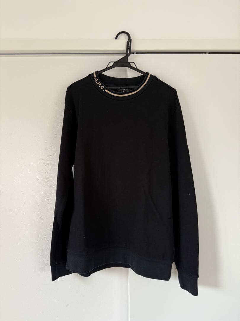 A.P.C. ブラック トレーナー