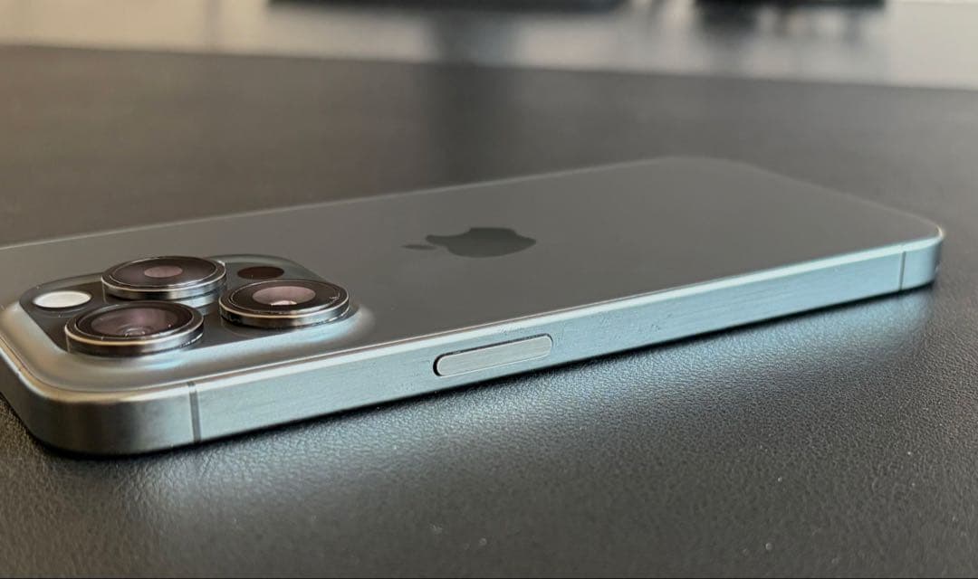 Apple iPhone 15 Pro 92% ブラックチタニウム　128GB