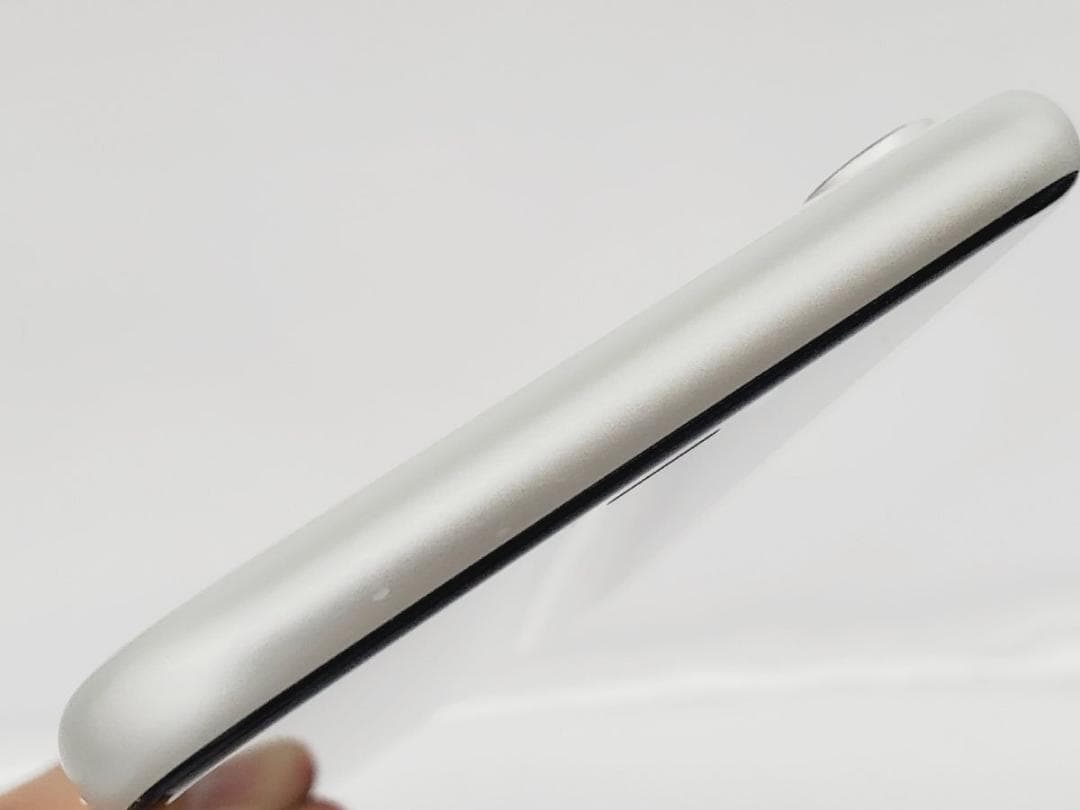 【良品】Apple iPhone XR 64GB NT032J/A ホワイト