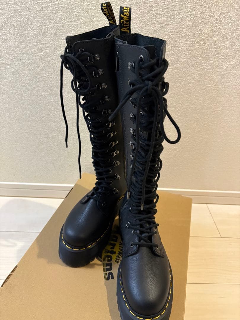 ⭐︎新品未使用⭐︎ドクターマーチンブラックロング編み上げブーツ厚底サイドジッパー付き