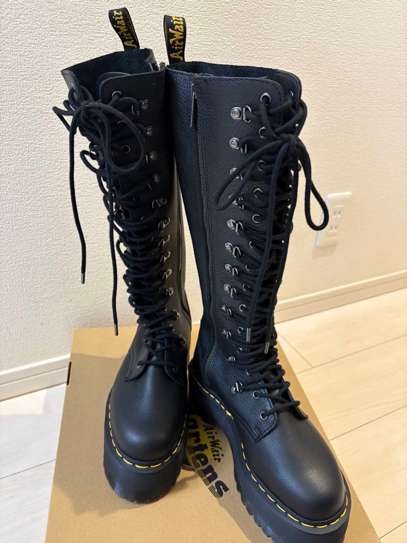 ⭐︎新品未使用⭐︎ドクターマーチンブラックロング編み上げブーツ厚底サイドジッパー付き