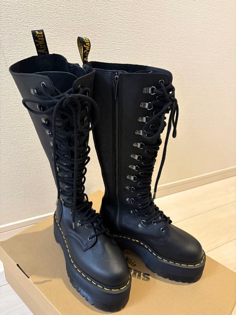 ⭐︎新品未使用⭐︎ドクターマーチンブラックロング編み上げブーツ厚底サイドジッパー付き