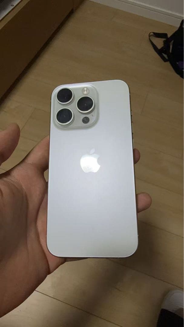 iPhone15 pro 256GB 白