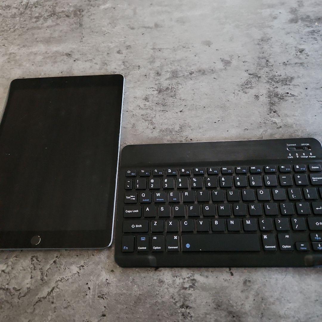 値下げ！iPad第7世代 本体32GB + Bluetoothキーボード