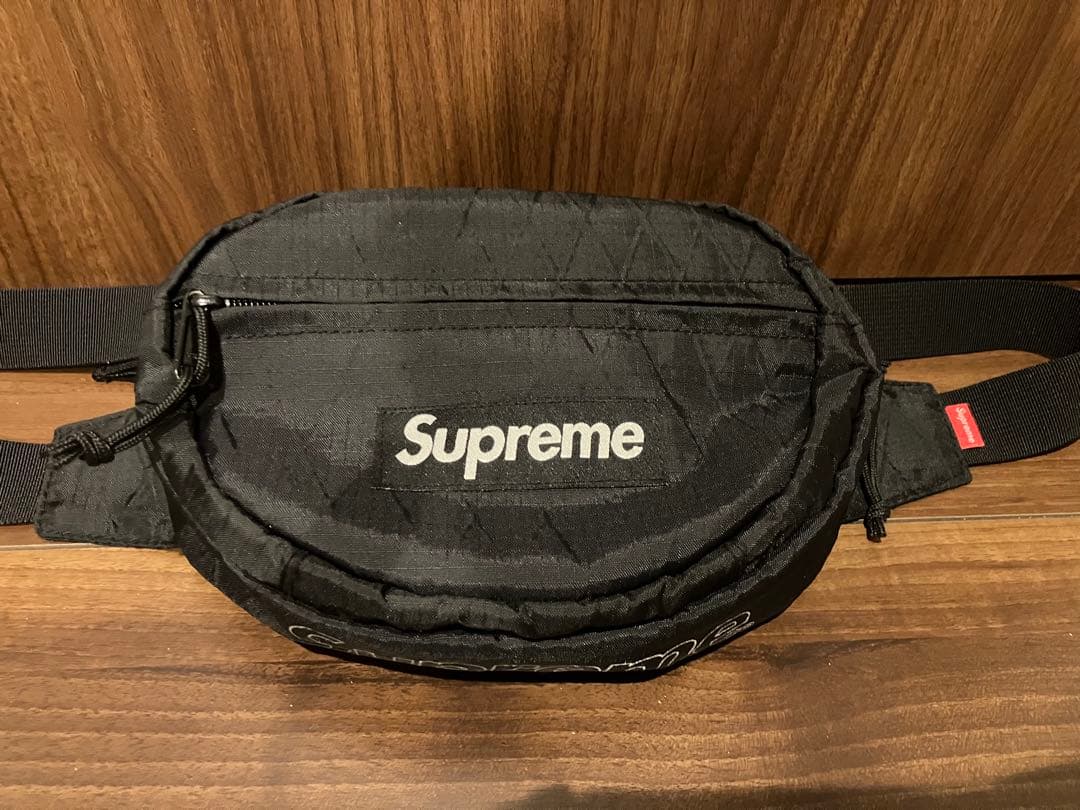 ウエストポーチ　シュプリーム