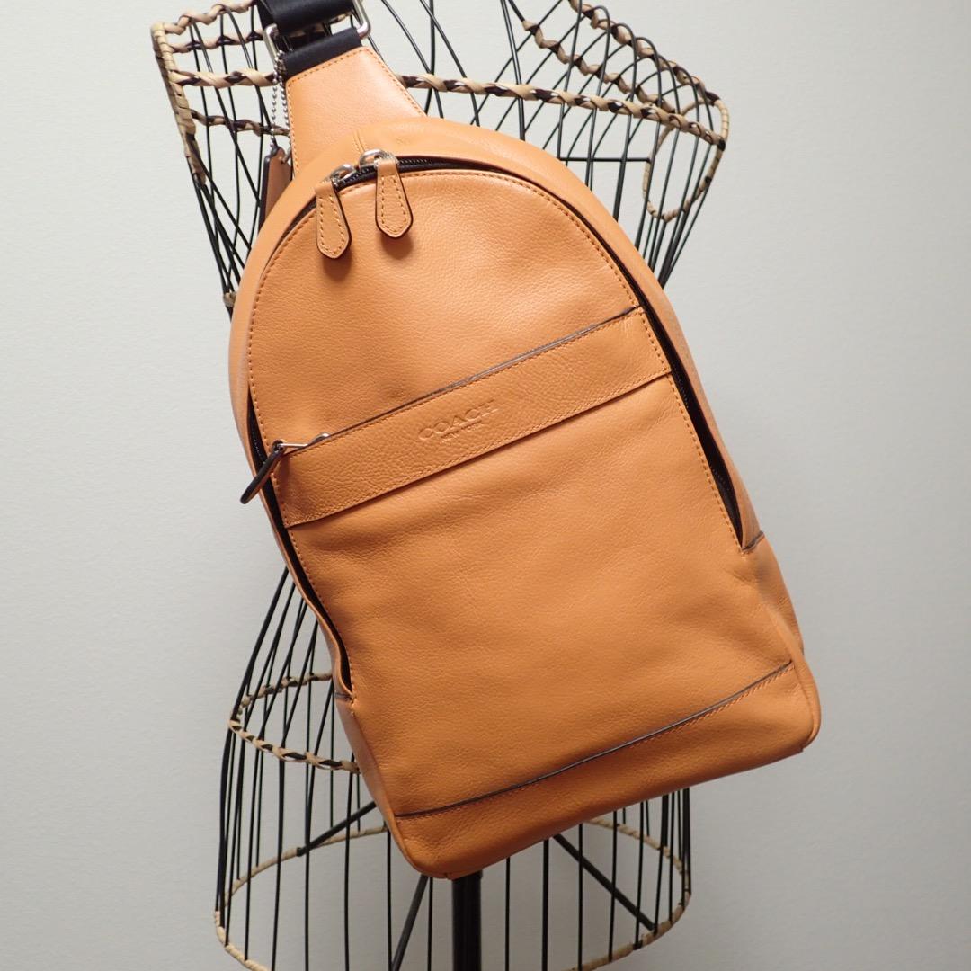 コーチ ボディバッグ ショルダーバッグ オレンジ　美品