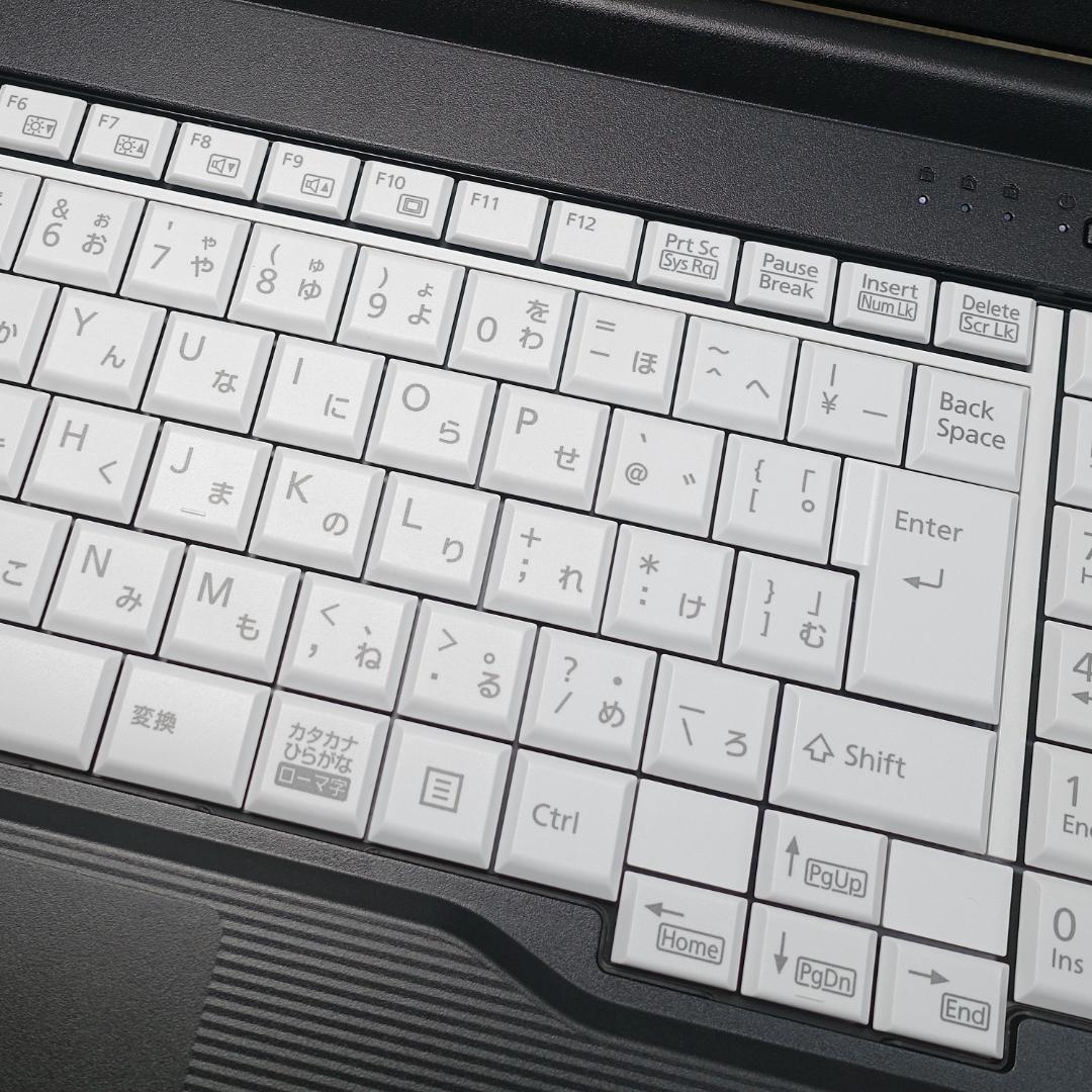 未使用に近いバリ速の２０２２年製✨１２世代ｉ５に超高速ＳＳＤ＆大容量１６Ｇメモリ