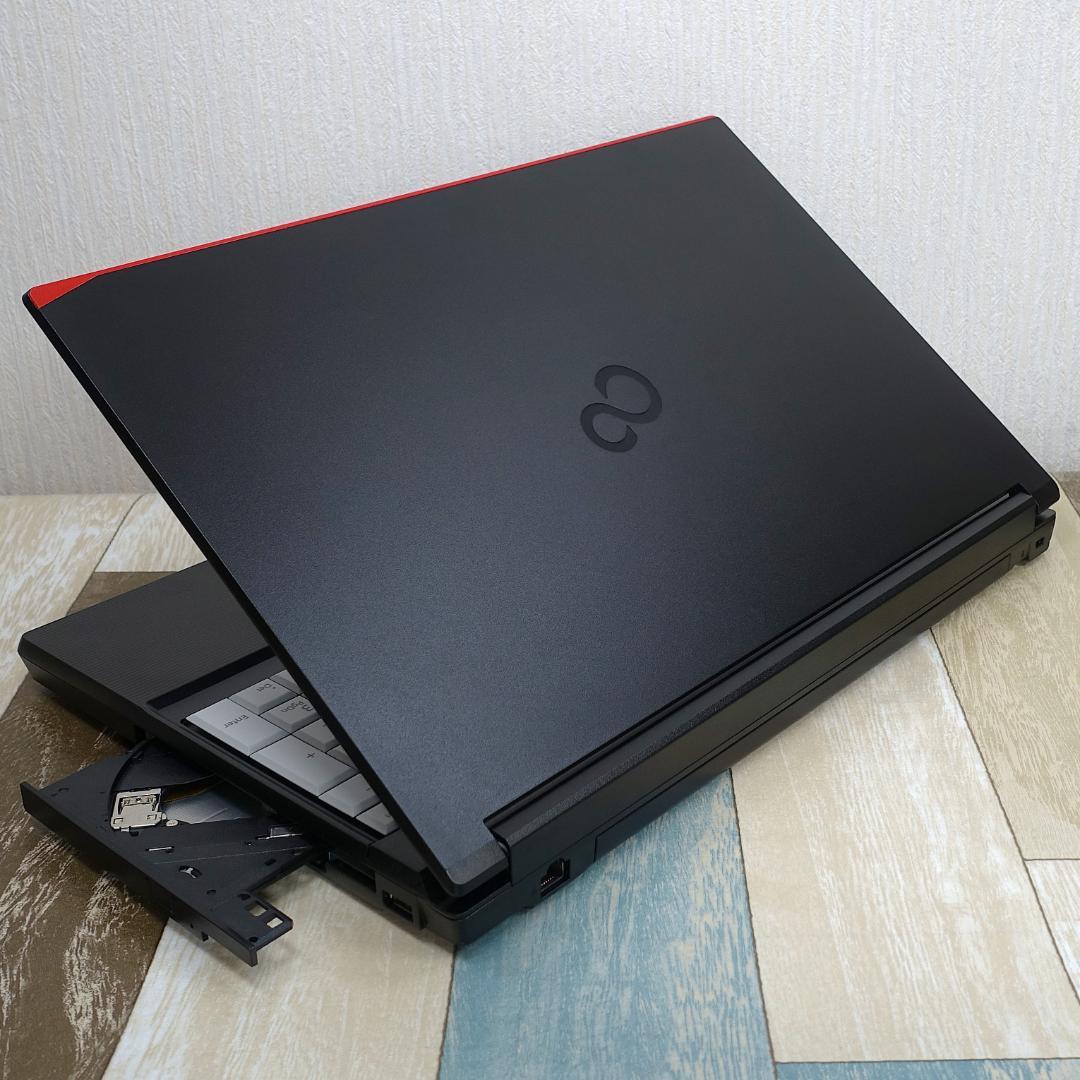 未使用に近いバリ速の２０２２年製✨１２世代ｉ５に超高速ＳＳＤ＆大容量１６Ｇメモリ