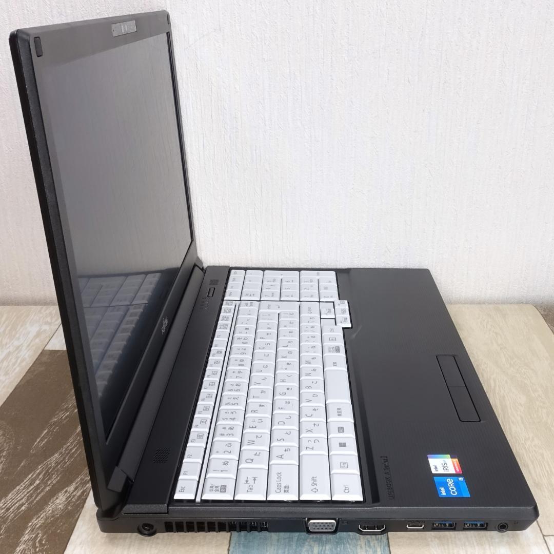 未使用に近いバリ速の２０２２年製✨１２世代ｉ５に超高速ＳＳＤ＆大容量１６Ｇメモリ