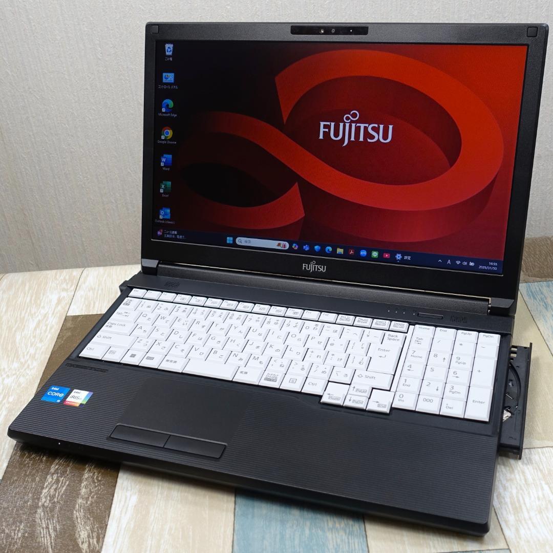 未使用に近いバリ速の２０２２年製✨１２世代ｉ５に超高速ＳＳＤ＆大容量１６Ｇメモリ