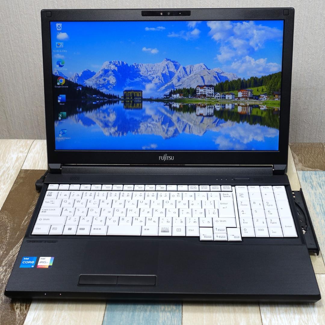 未使用に近いバリ速の２０２２年製✨１２世代ｉ５に超高速ＳＳＤ＆大容量１６Ｇメモリ