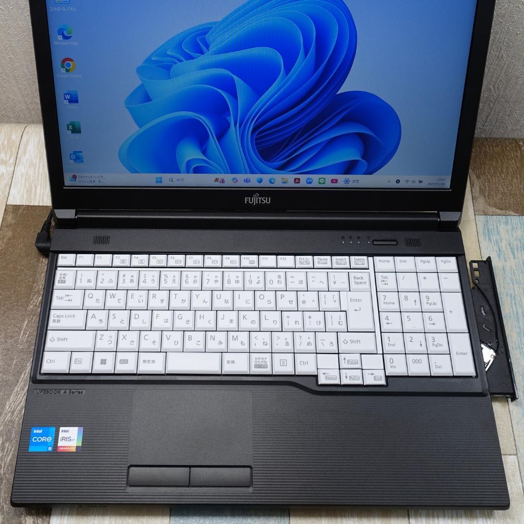 未使用に近いバリ速の２０２２年製✨１２世代ｉ５に超高速ＳＳＤ＆大容量１６Ｇメモリ