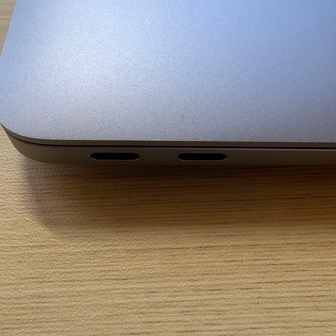 MacBook Air M1 13インチ8GB 256GB