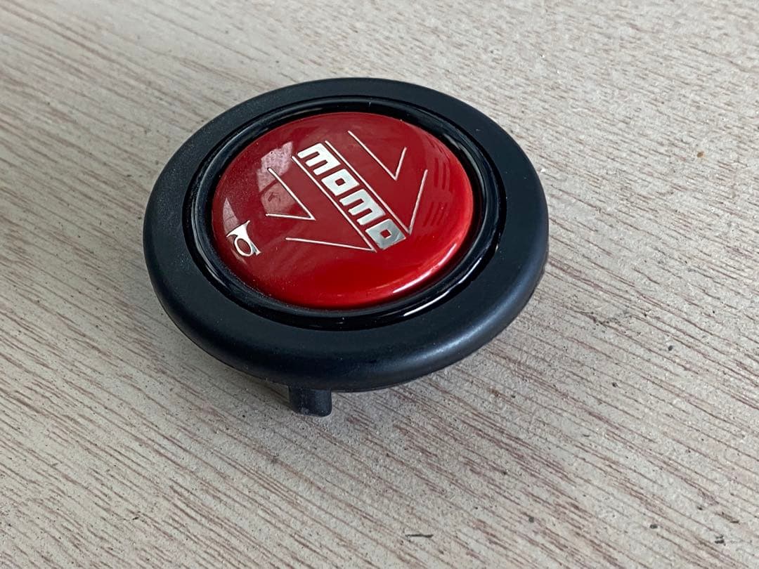 MOMO RACEステアリング・インプGRB装着ステアリングボス ホーンボタン付