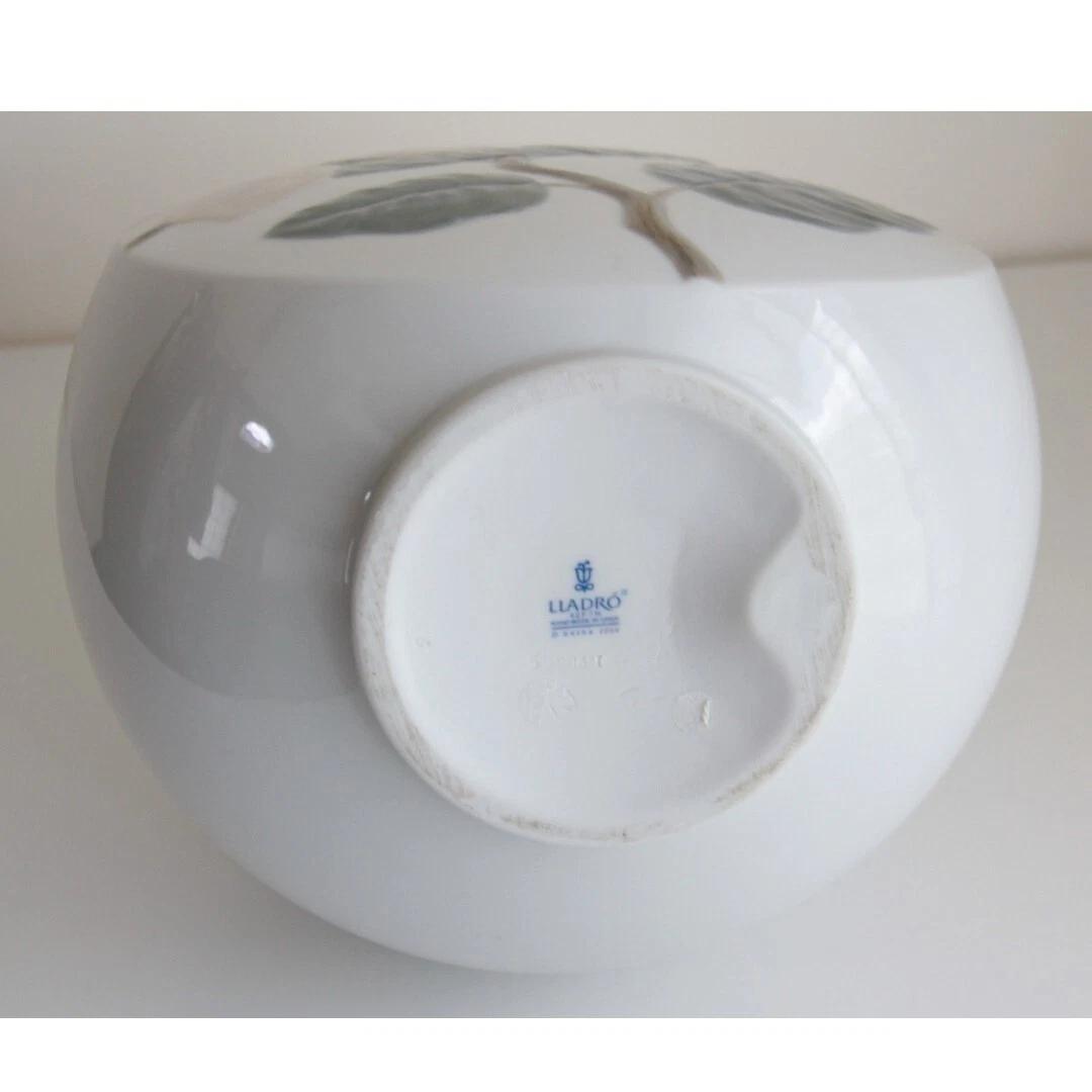 タカ■希少品！リヤドロ花瓶■LLADRO 淡い花柄　白　ポーセリン陶磁器