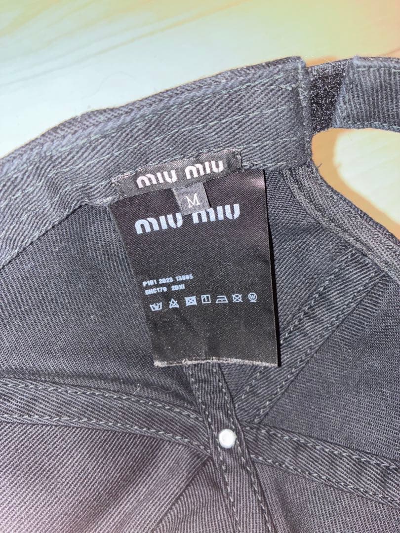 MIU MIU ブラック ベースボールキャップ