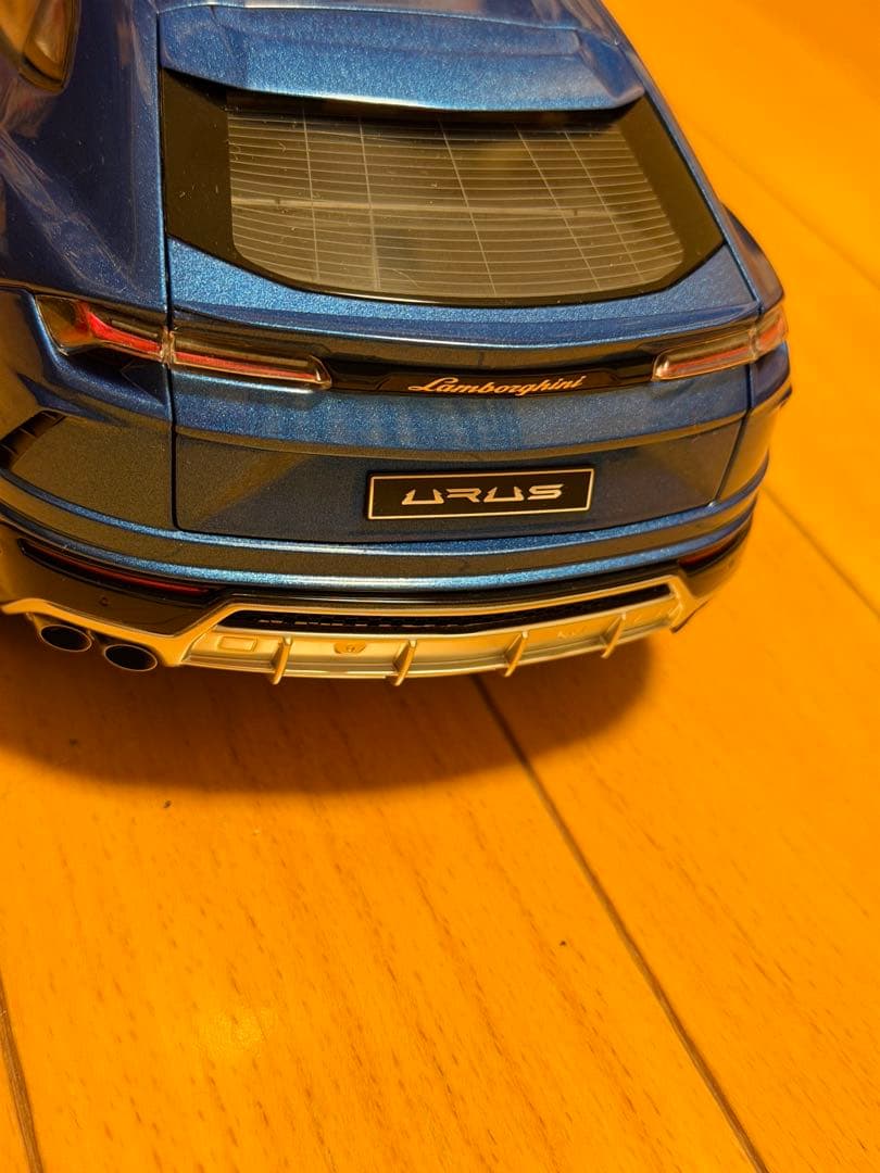 Lamborghini Urus 1/18モデルカー