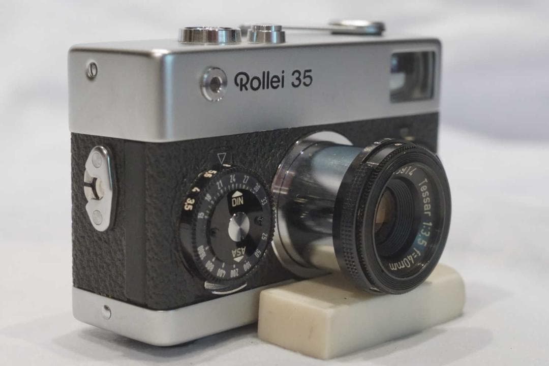 Rollei 35 シンガポール製　テッサー40ミリf/3.5　希少フィルター付