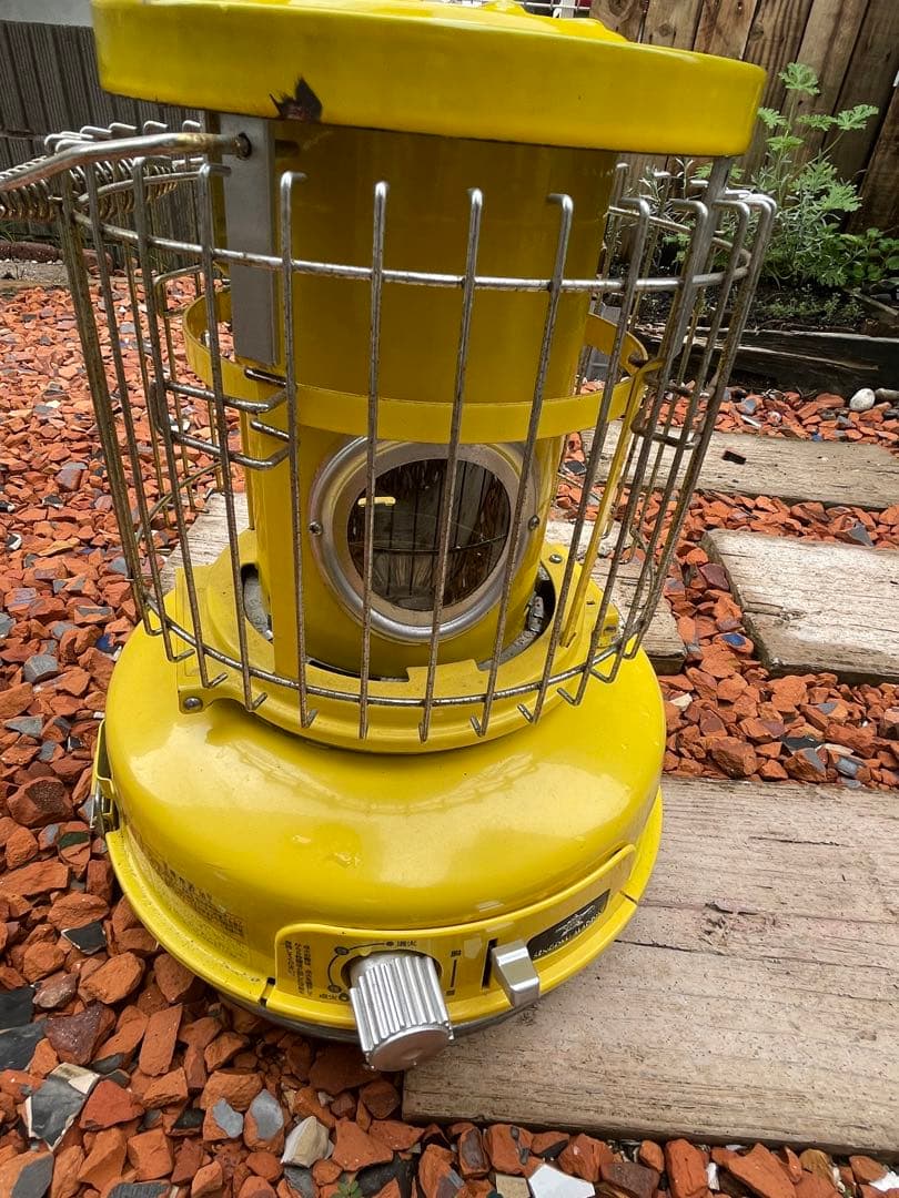 「Aladdin アラジン　ガスストーブ イエロー☆冬前の準備、アウトドアに♪