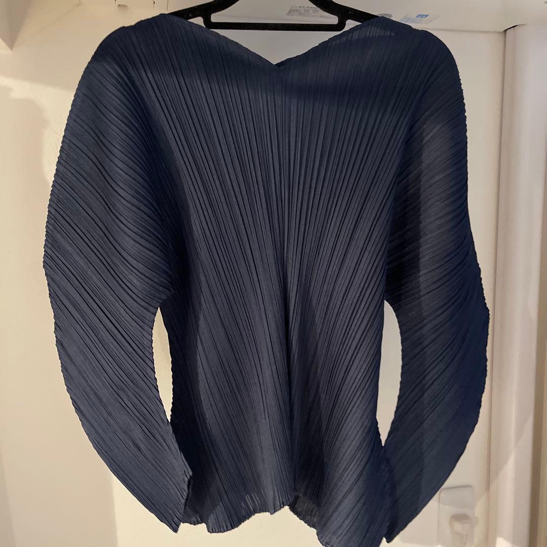 pleats please イッセイミヤケ トップス 3サイズ ネイビー
