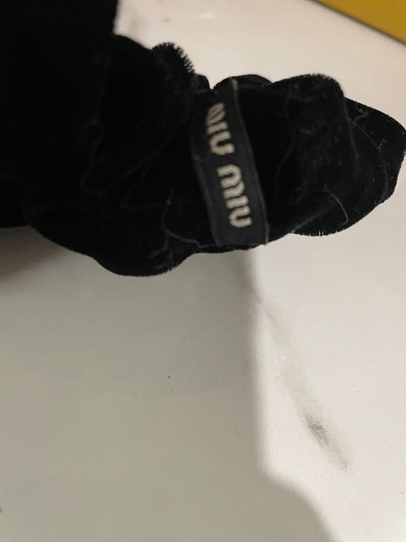 Miu Miu ベルベットヘアゴム 黒