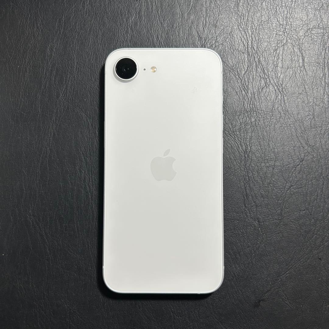 美品/iPhone 16e W/本体イヤホン/充電ケーブル/箱セット付/ケース付