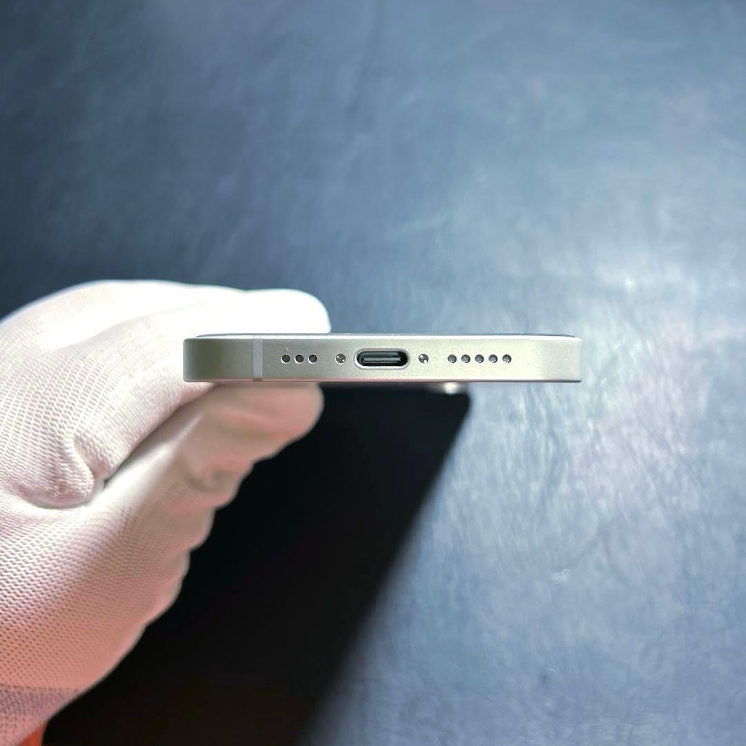 美品/iPhone 16e W/本体イヤホン/充電ケーブル/箱セット付/ケース付