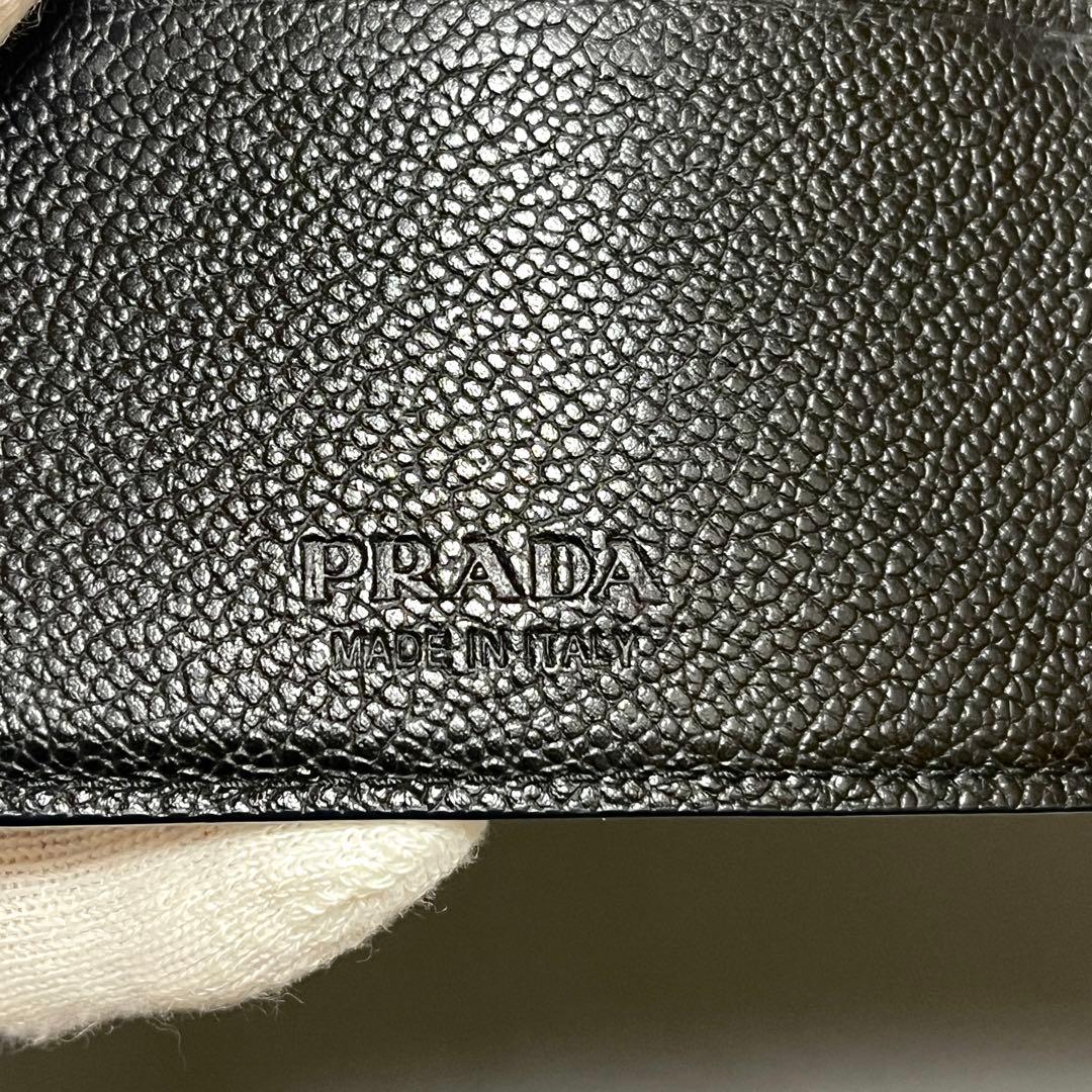 【未使用級】プラダ マネークリップ シボ ロゴ 金具 レザー ネイビー 黒 財布