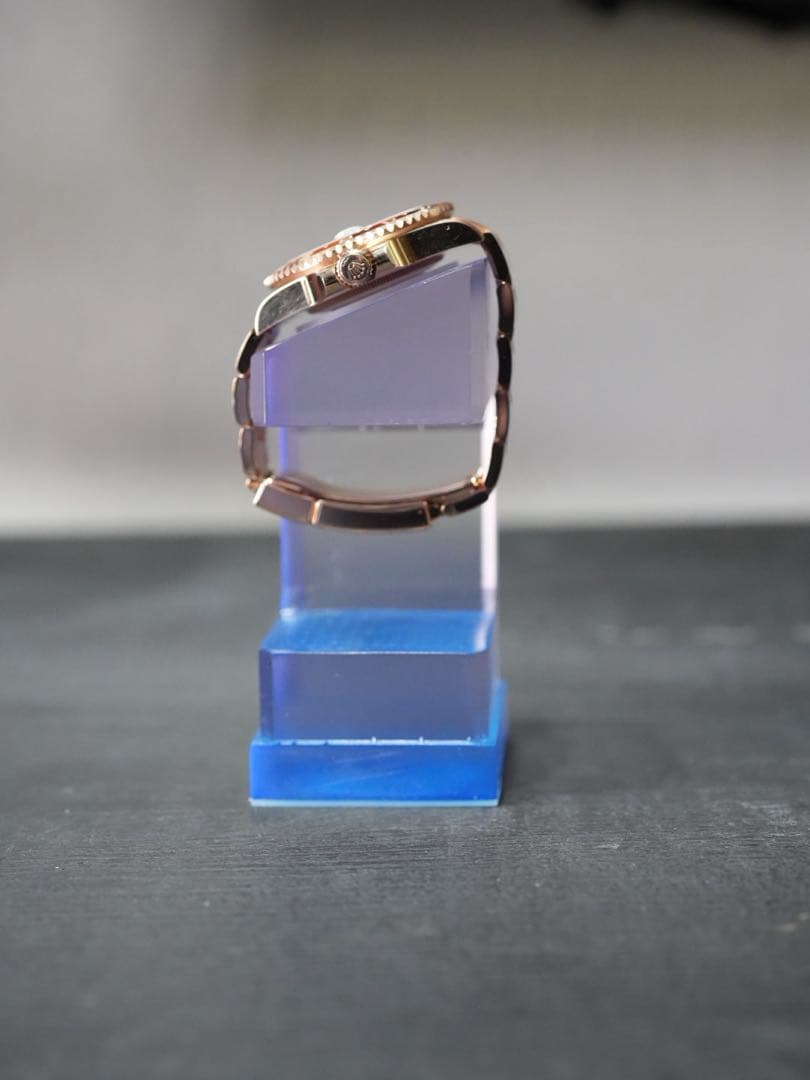 アイスクリアムントル 底面ブルー屈折 腕時計スタンド