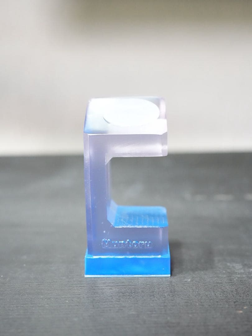 アイスクリアムントル 底面ブルー屈折 腕時計スタンド