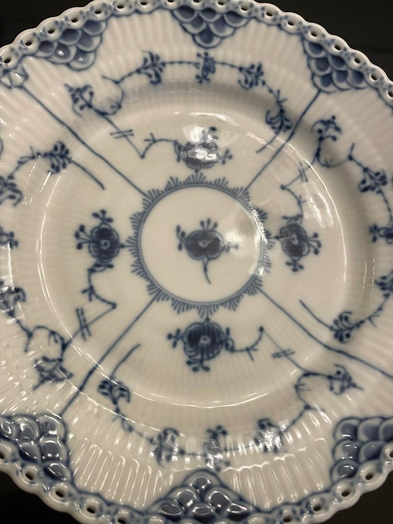 ロイヤルコペンハーゲン ブルーフルーテッド フルレース プレート 20cm