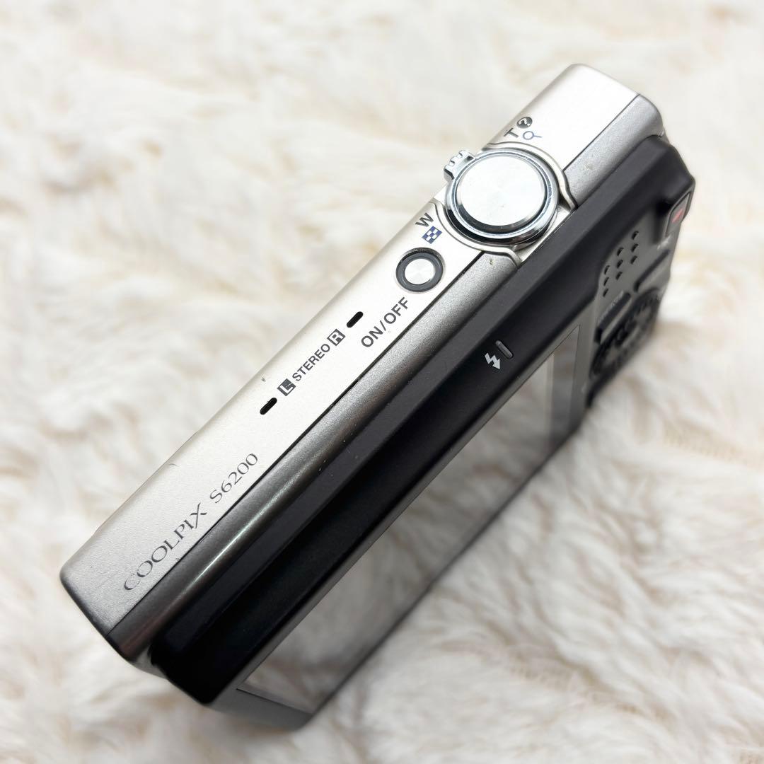 Nikon coolpix S6200 シルバー