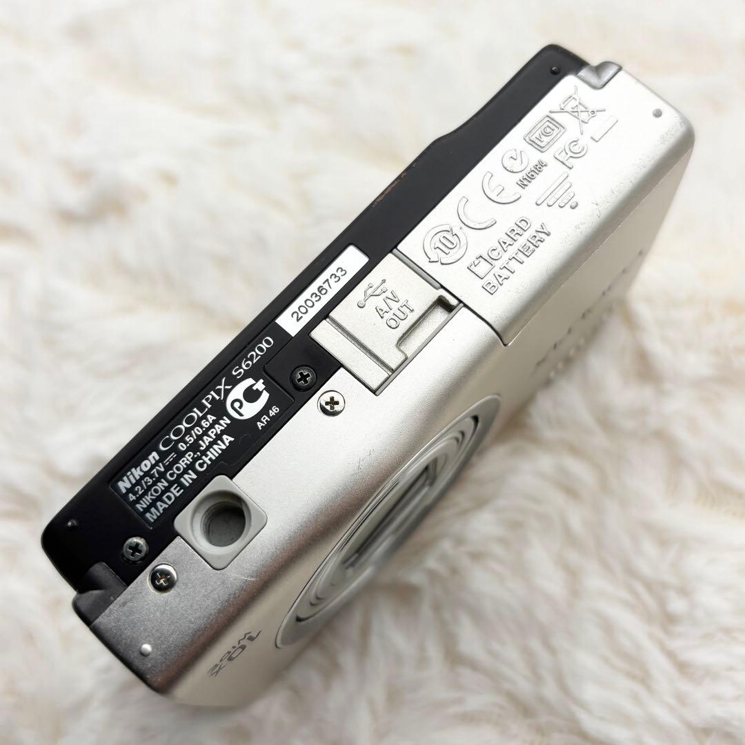 Nikon coolpix S6200 シルバー