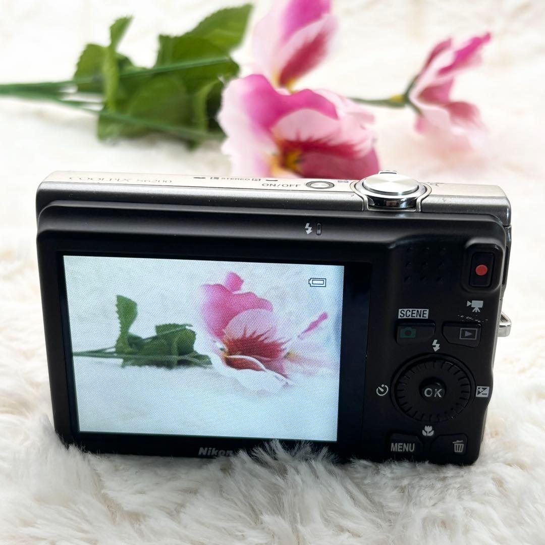 Nikon coolpix S6200 シルバー