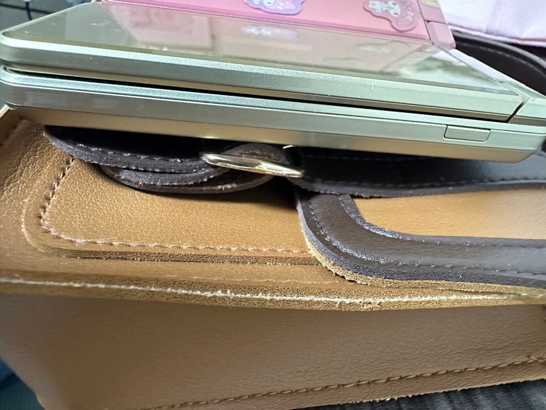 AQUOS 折りたたみ式携帯電話 ピンク ゴールド