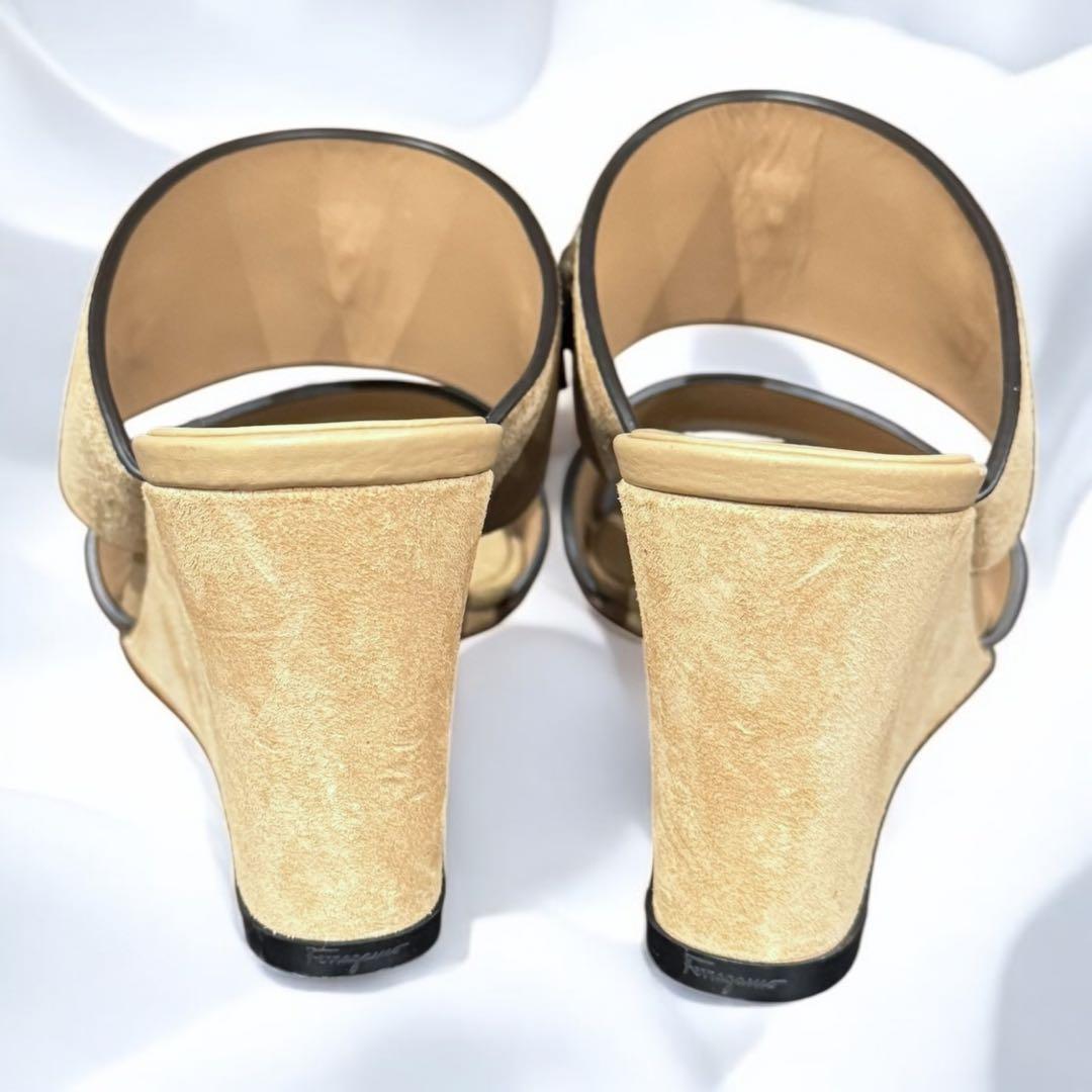 や*ん様 【美品】Salvatore Ferragamo ベージュサンダル　ガン