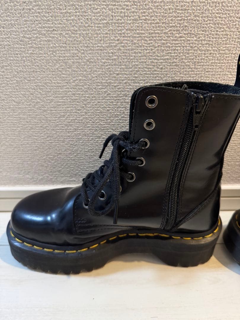 Dr.Martens 8ホールブーツ レースアップレザーブーツ 厚底　新品紐付き