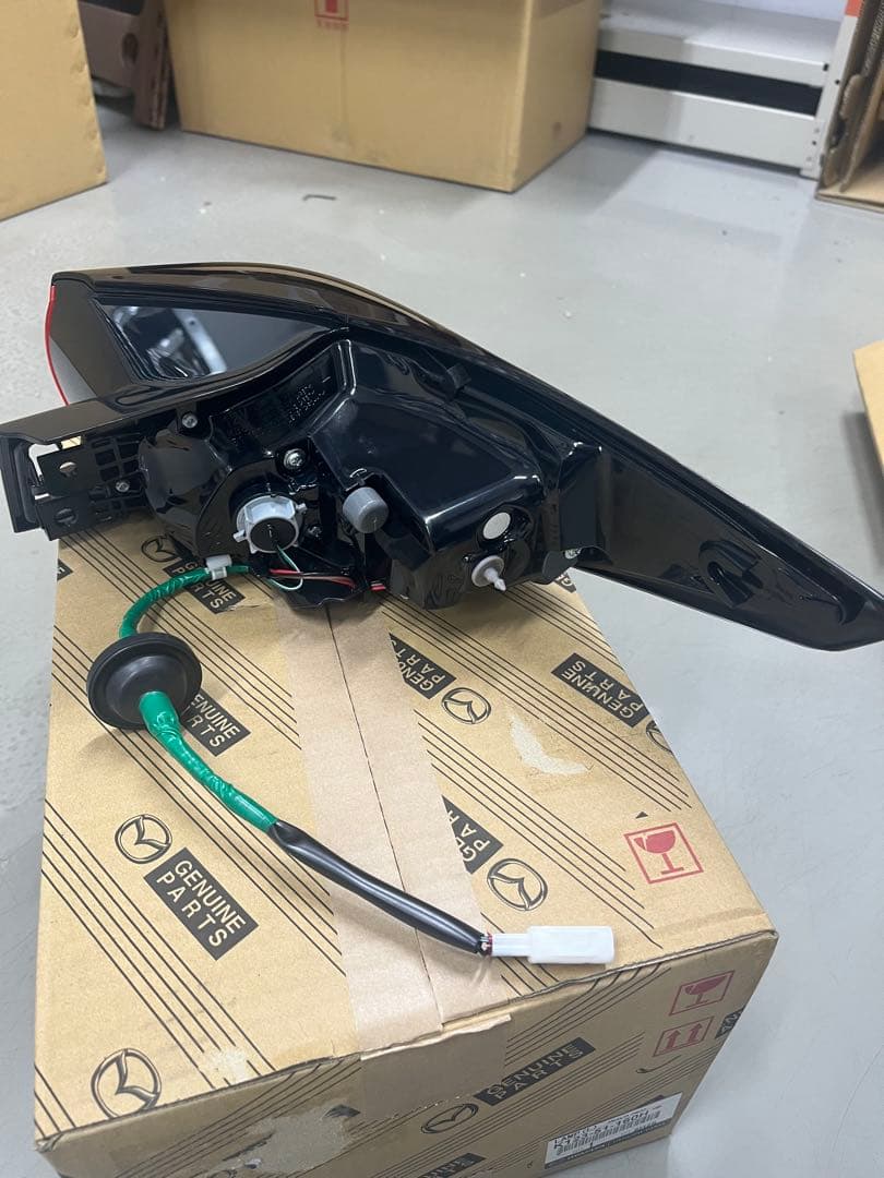 マツダCX-5 新品テールランプLH 　品番K123-51-160H